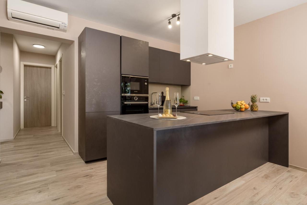 Apartment Nensi Pjescana Uvala Exterior foto