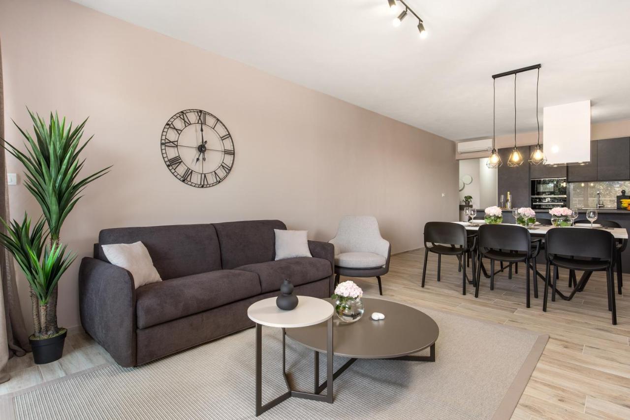 Apartment Nensi Pjescana Uvala Exterior foto